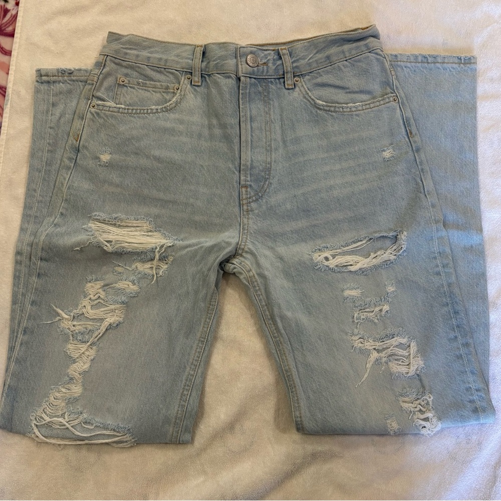 Zara Women's Light Blue Distressed Jeans